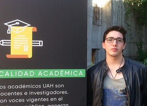 Vicente Pozo, vino a la feria a conocer más sobre Pedagogía en Historia en la UAH.